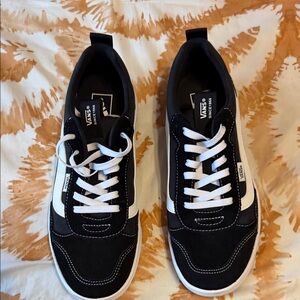 Vans Men's Black and White Low-Top Sneakers